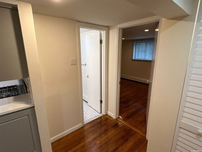 Building Photo - 21 E Cedar St