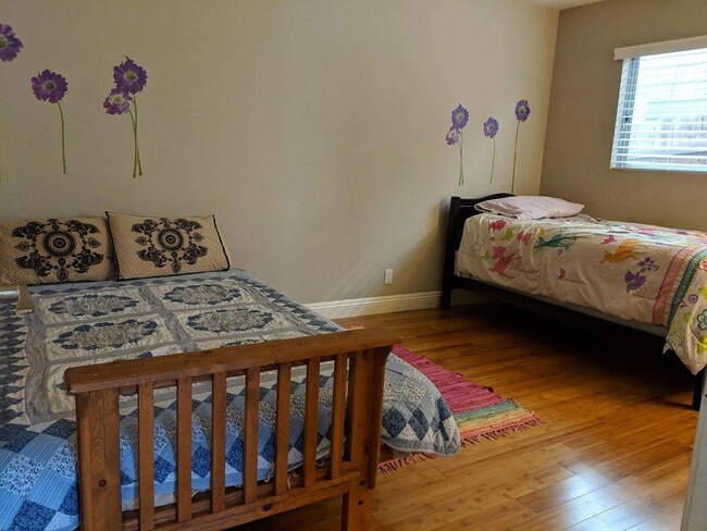 Building Photo - Del Mar Heights Home - West of the 5