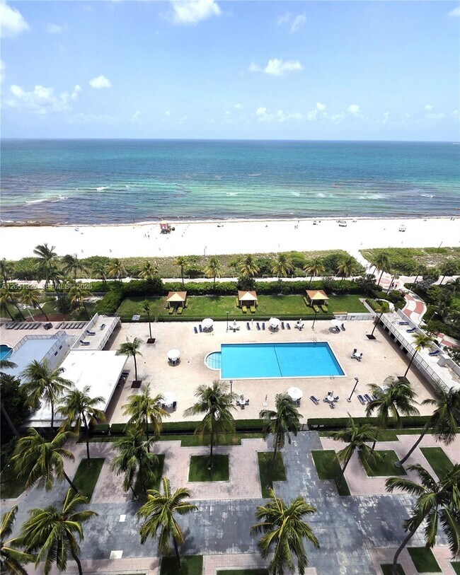 Building Photo - 2625 Collins Ave
