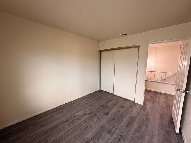 Building Photo - 4 Bed, 2.5 Bath in Rialto!