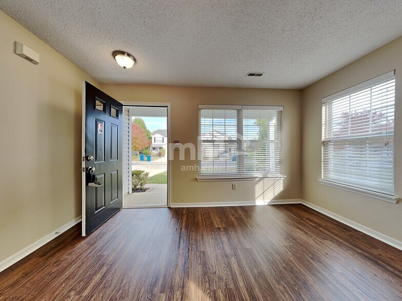 Building Photo - 15235 Follow Dr