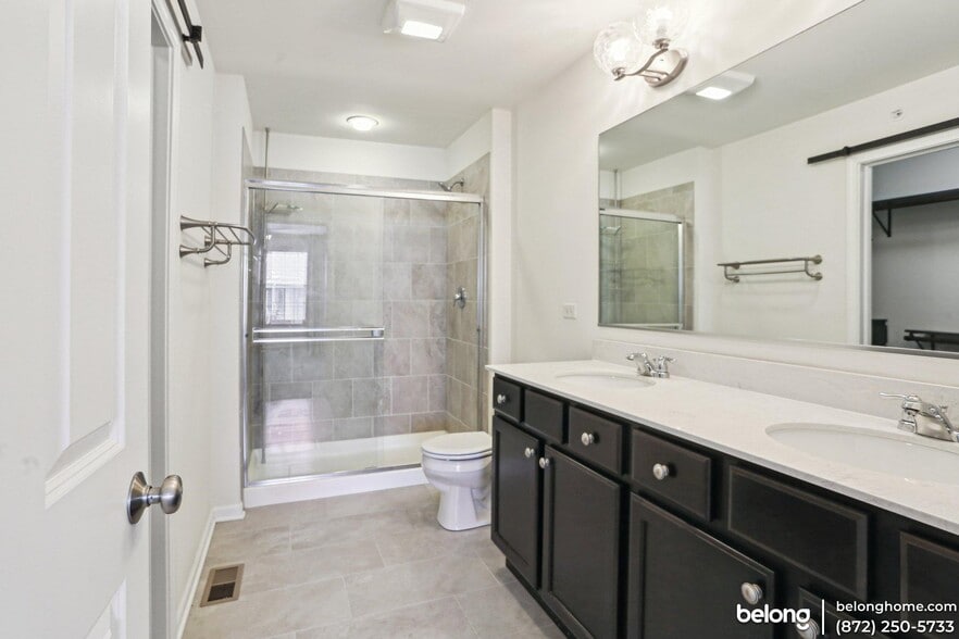 Building Photo - 2909 Madison Dr