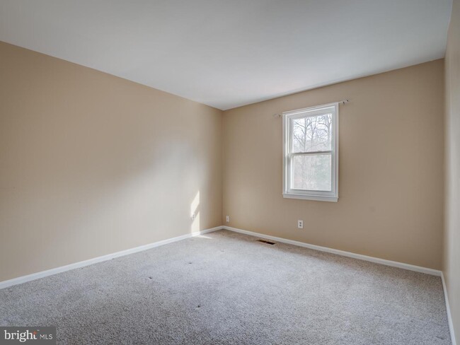Building Photo - 8203 Stationhouse Ct