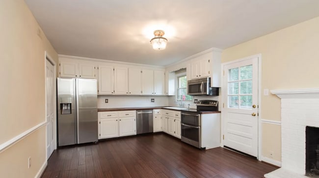 Building Photo - 2180 Kingsbrook Dr