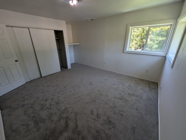 Building Photo - 14301 Mill Ct