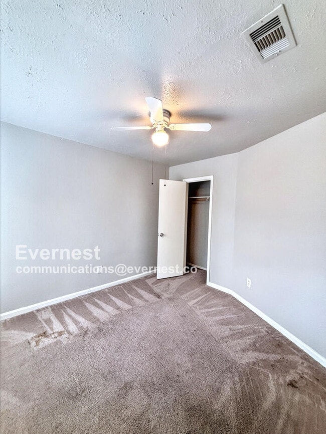 Building Photo - 2038 Woodland Hills Dr