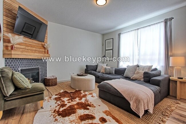 Building Photo - 3 Bed, 2.5 Bath Home Located Near Legacy S...
