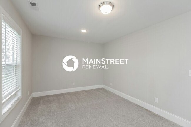 Building Photo - 4 Bedroom Pet-Friendly Home in Huntersville, NC with Main Street Renewal