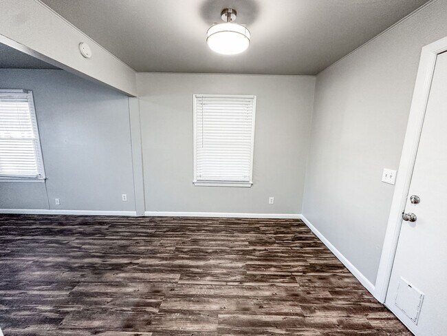 Building Photo - Updated 2bed/1bath in the heart of Midwest City