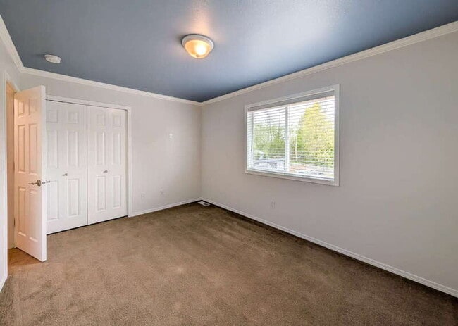 Building Photo - 11625 Center Rd