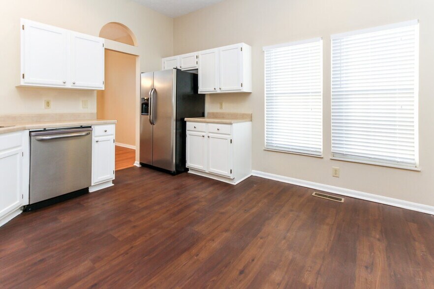 Building Photo - 5537 Vicksburg Dr