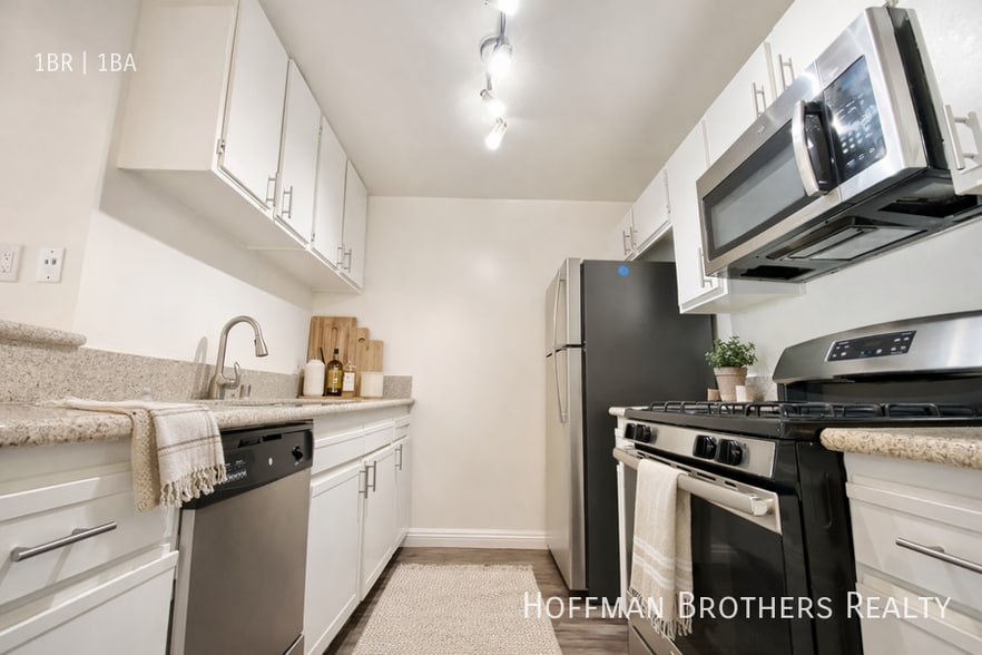 Building Photo - 1725 Grismer Ave