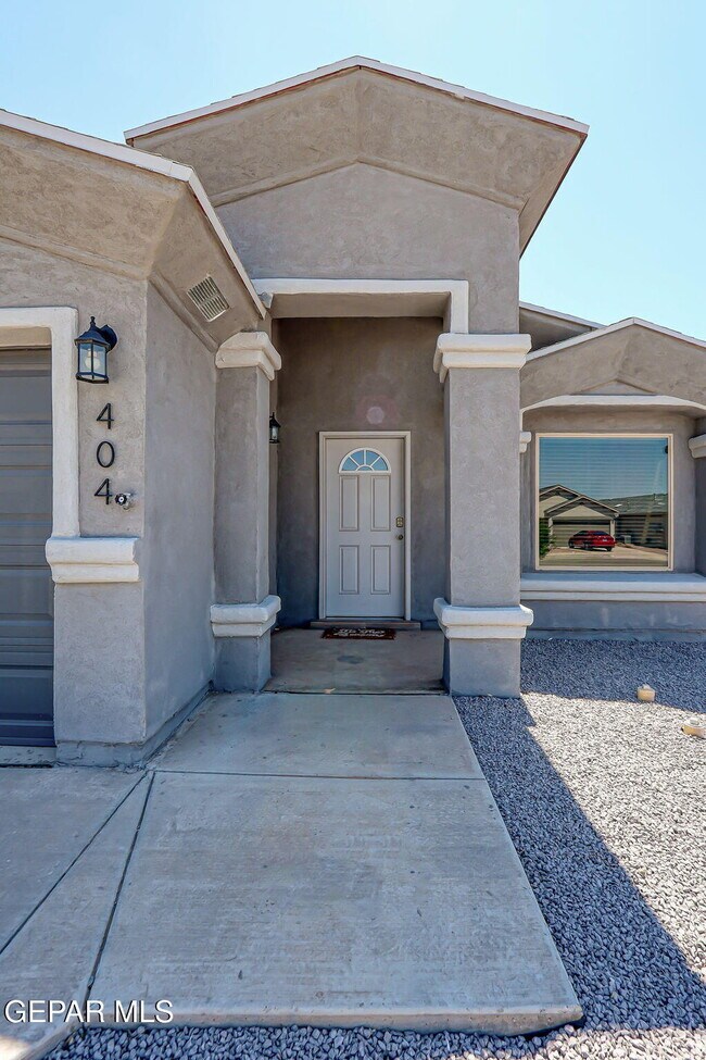 Building Photo - 404 Villa Ysleta
