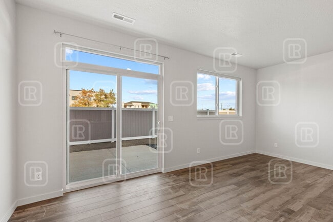 Building Photo - 212 S Woodlawn Rd