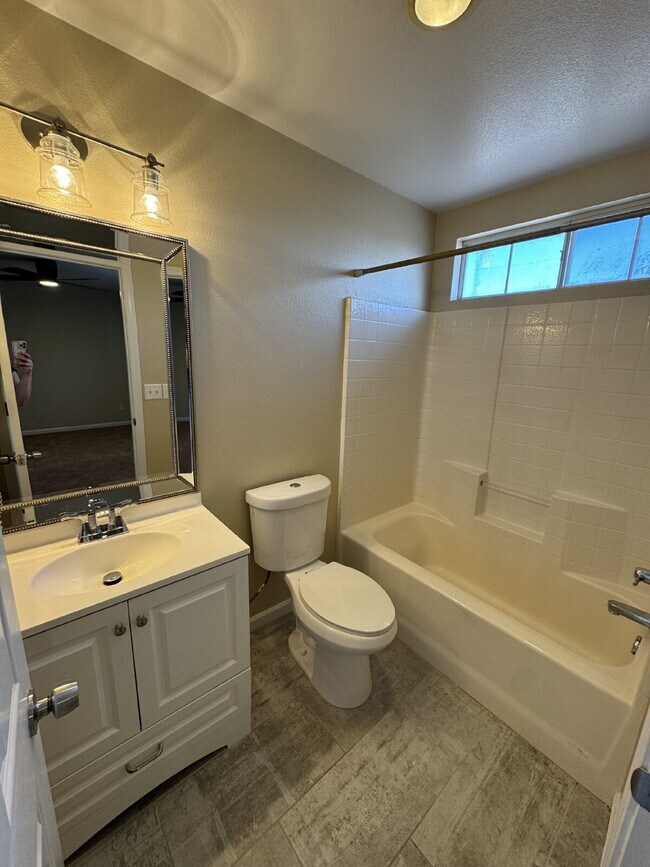 Building Photo - Beautiful 4-Bedroom Home with Spacious Backyard & Covered Patio