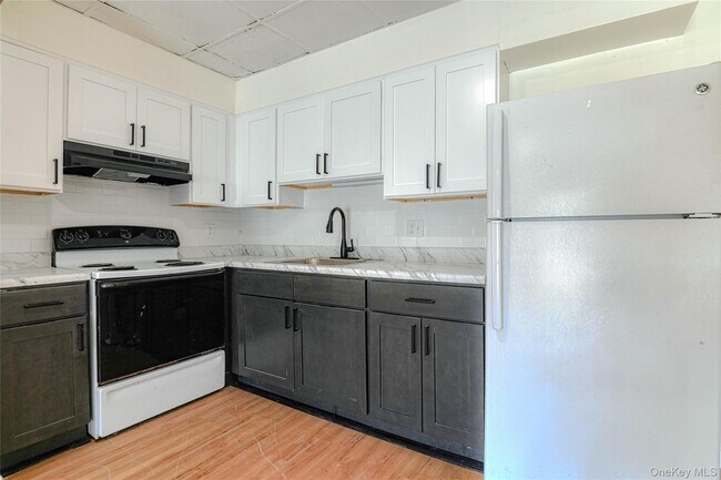 Building Photo - 1614 US-9W