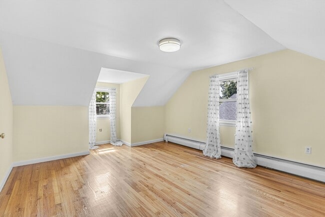 Building Photo - 131 Hibbert St