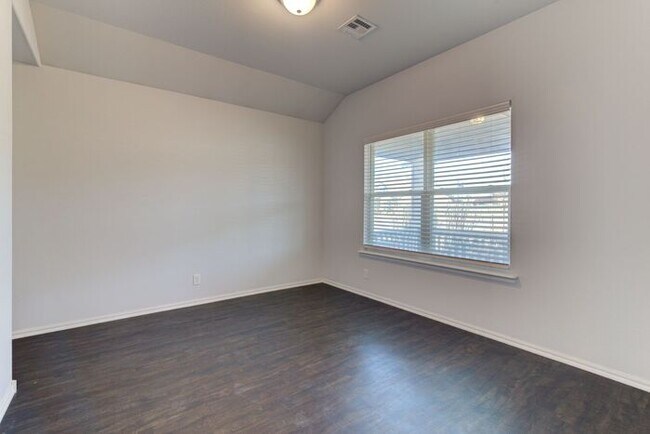 Building Photo - Pool + Park Community! 3/2/2 Plus Office!