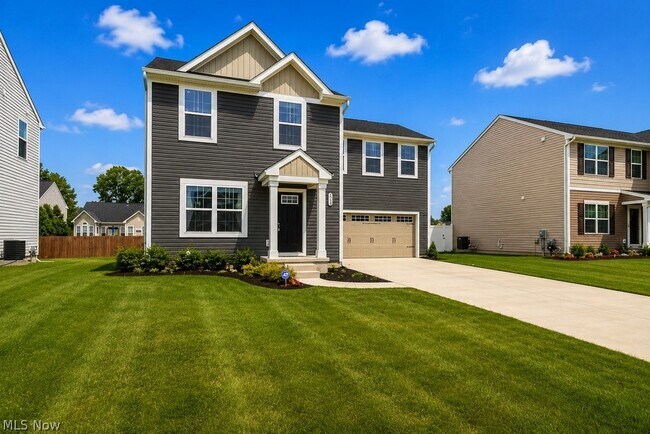 Building Photo - 472 Roberta Dr