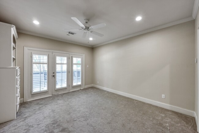 Building Photo - 2101 Elmen St