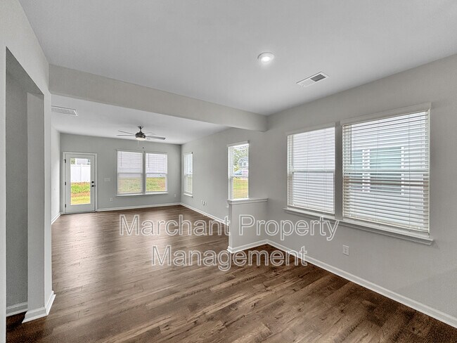 Building Photo - 137 Gervais Cir