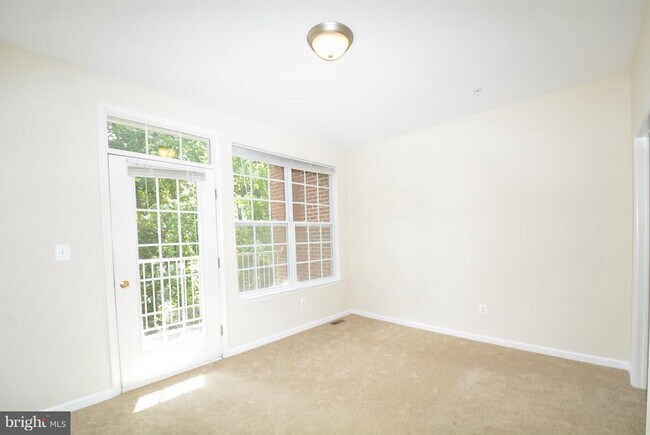 Building Photo - 2665 Manhattan Pl
