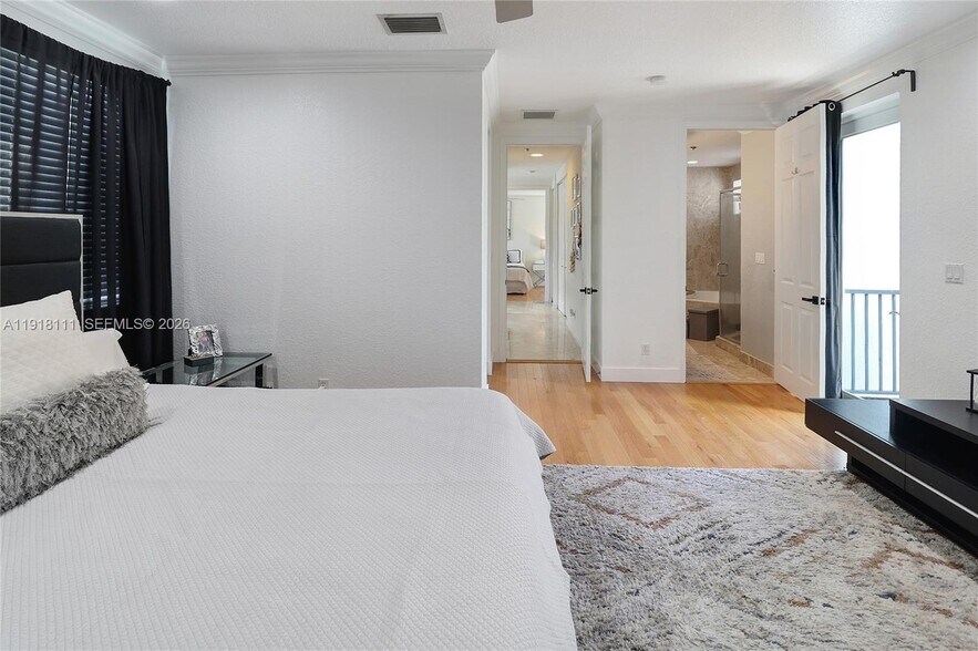 Building Photo - 601 NE 11th Ave