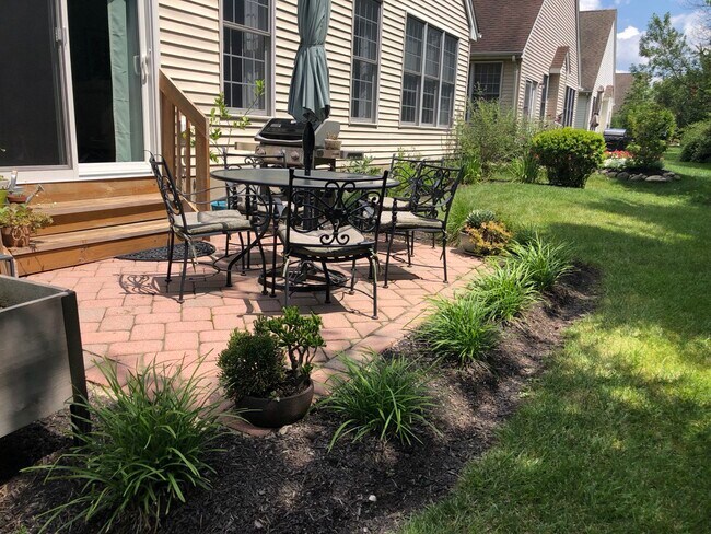 Building Photo - 33 Tallman Ln