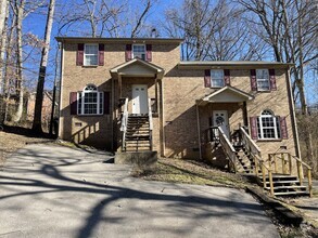 Building Photo - 3 bedroom gem with convenient Nashville lo...