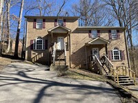 Building Photo - 3 bedroom gem with convenient Nashville lo...