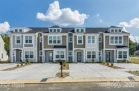 Building Photo - 301 Halton Crossing Dr SW