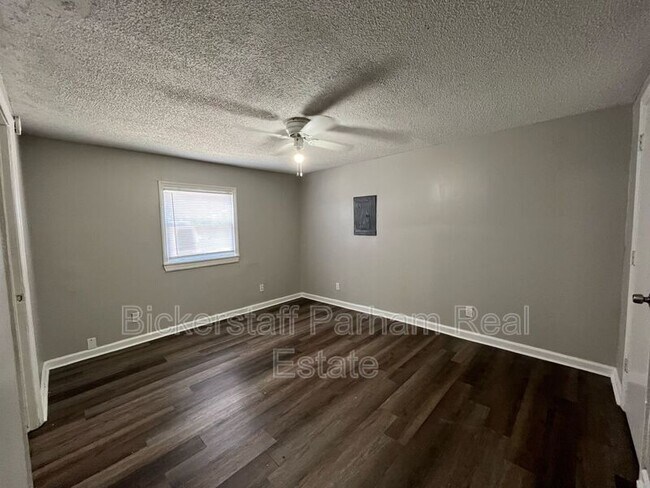 Building Photo - 826 Winston Rd