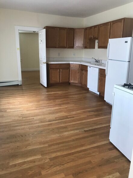 Building Photo - 72 Varney St