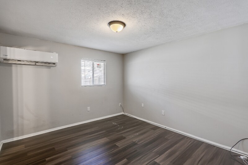 Building Photo - 206 Gunter St
