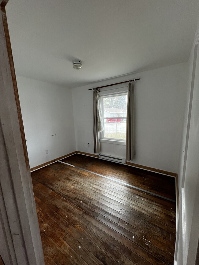 Room with window by the front door - 1903 Hampton Ave