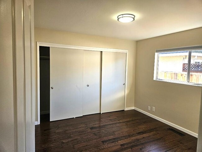 Building Photo - 808 Moraga Dr