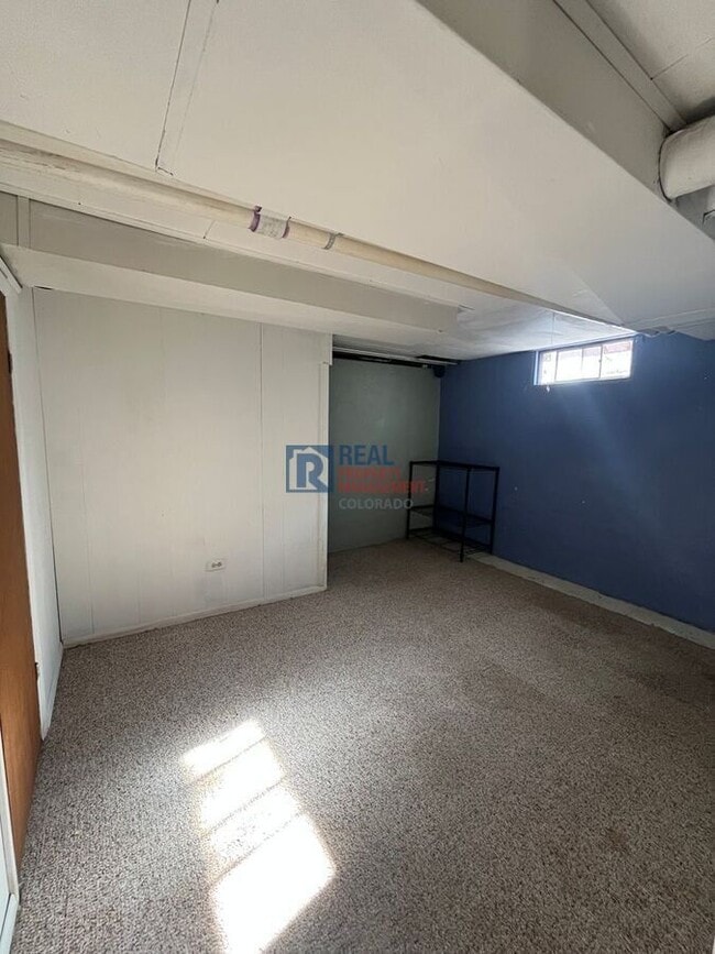 Building Photo - 2564 S Yates St