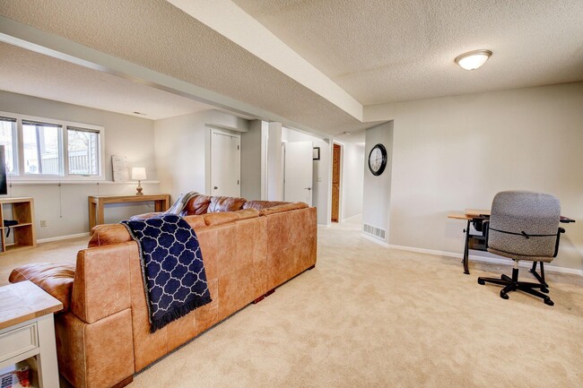 Building Photo - 1153 Fernwood Ct