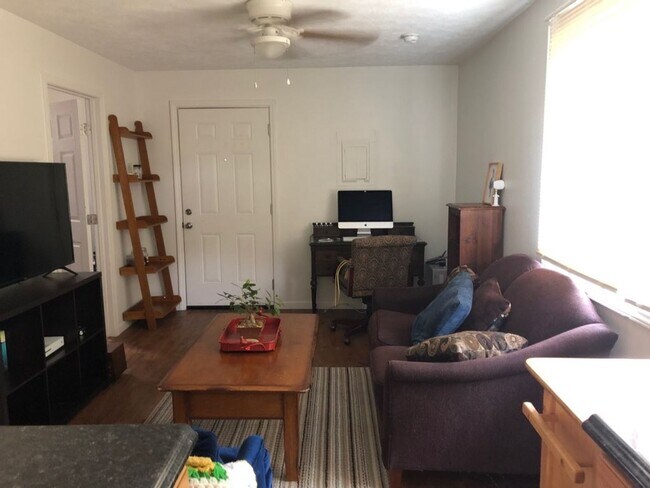 Building Photo - Wiles Hills - 1 Bedroom apartment -Availab...