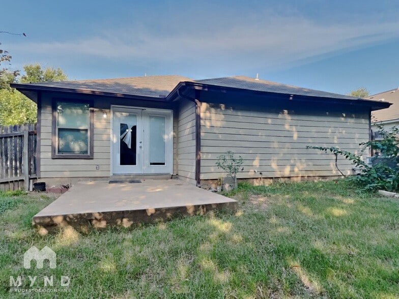 Building Photo - 1001 Apollo Cir