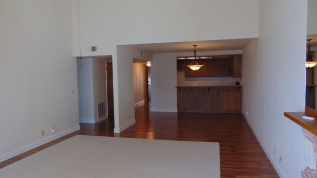 Building Photo - Lakefront Condo