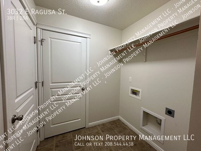 Building Photo - 3032 E Ragusa St