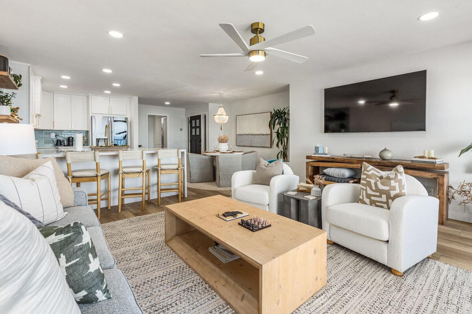 Building Photo - 150 S Shore Dr