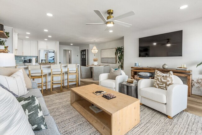 Building Photo - 145 S Shore Dr