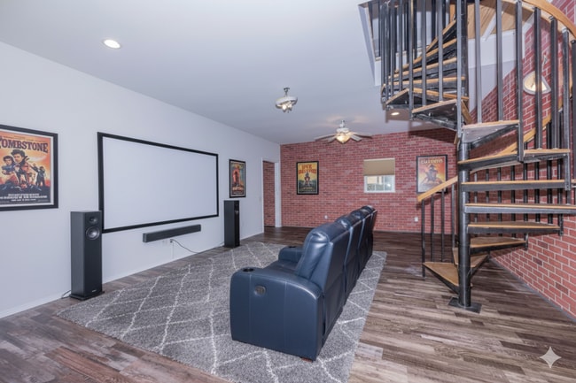 Building Photo - 237 Riverbend Rd