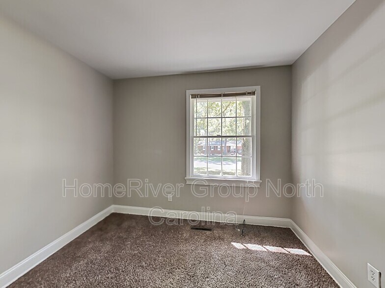 Building Photo - 136 Old Meadowbrook Rd