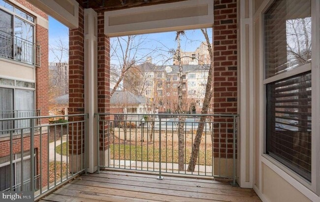 Building Photo - 1860 Stratford Park Pl