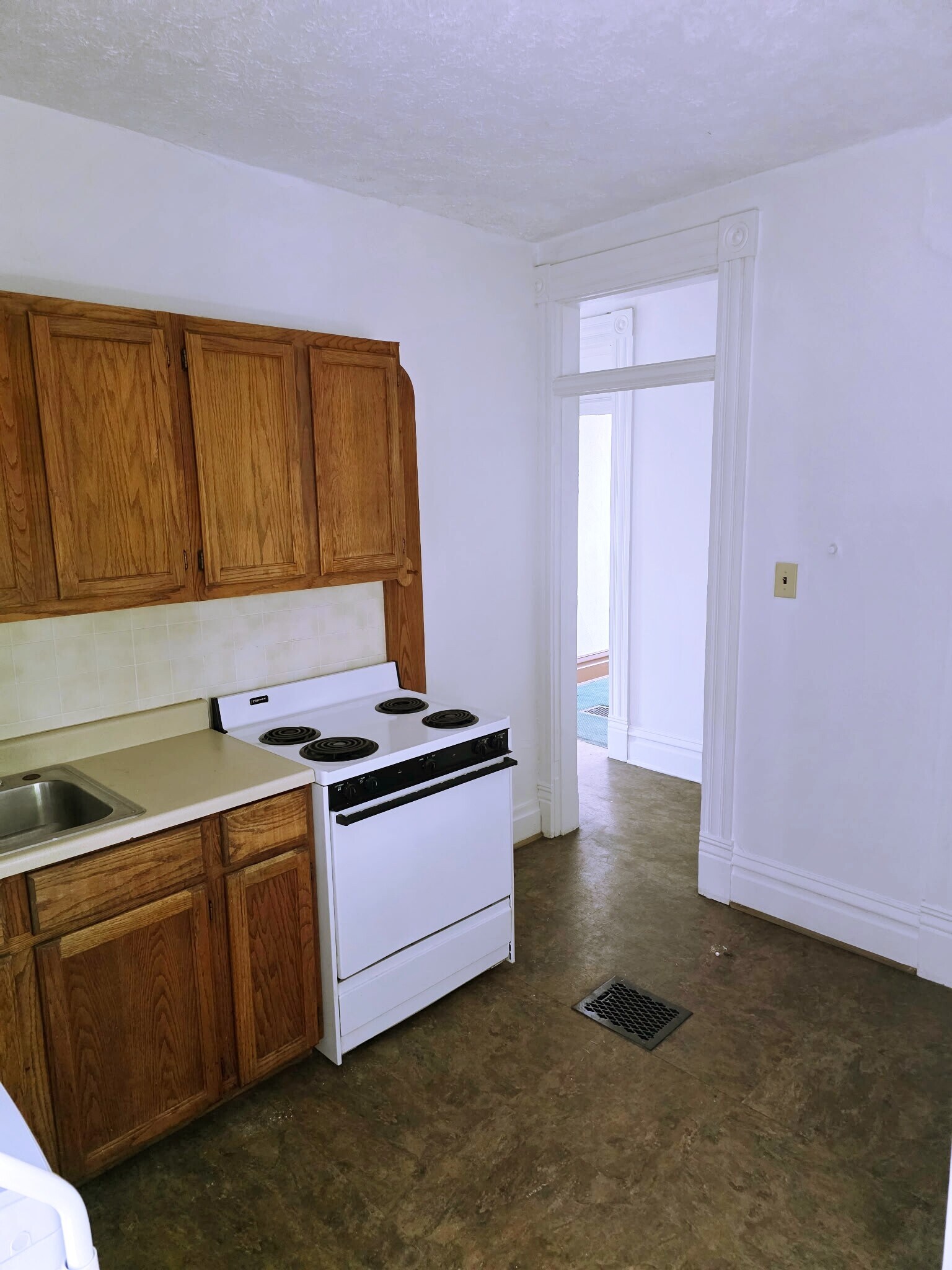 Building Photo - 45 1/2 E Duncan St