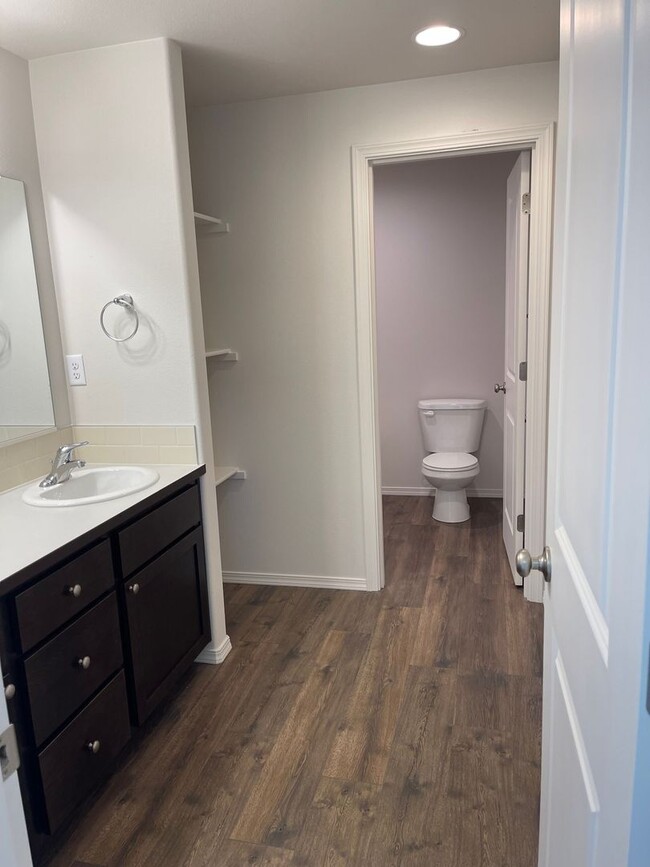 Building Photo - Newer 3 Bedroom, 2 Bathroom, 2 Car Garage,...