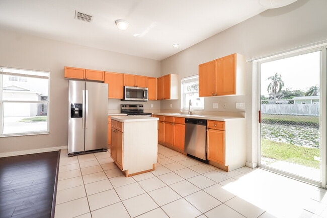 Building Photo - 7041 Opal Dr